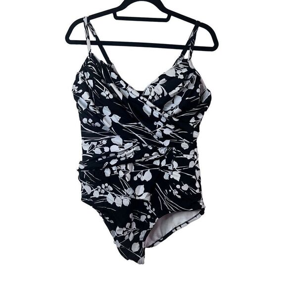 Croft and Barrow black and white plus size swimsuit size 20 - Picture 1 of 6